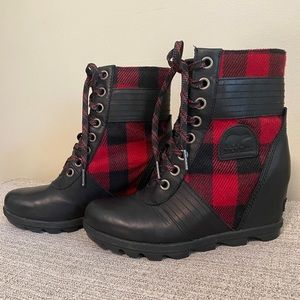 Sorel Joan of Artic wedge boots.